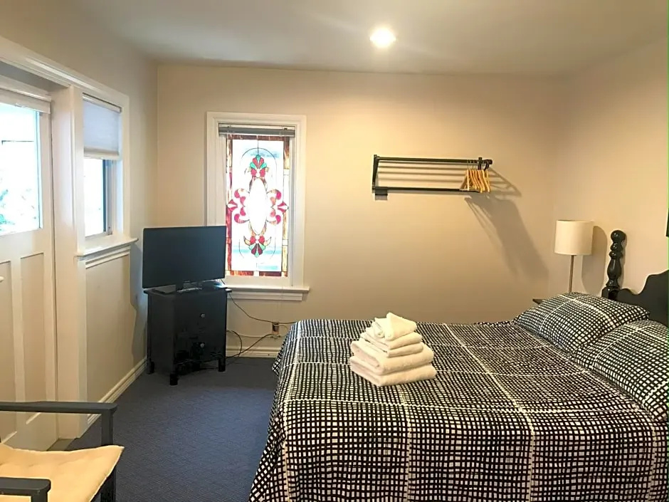 Standard Double room with balcony (full double bed)