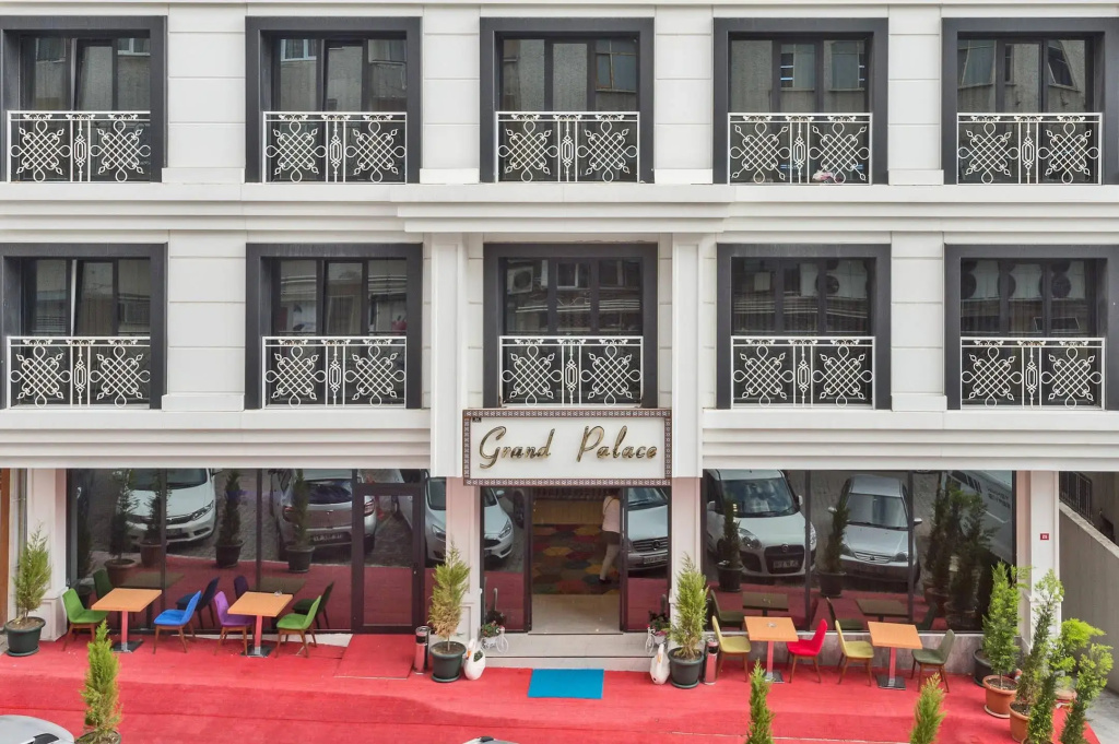 Grand Palace Hotel — фото