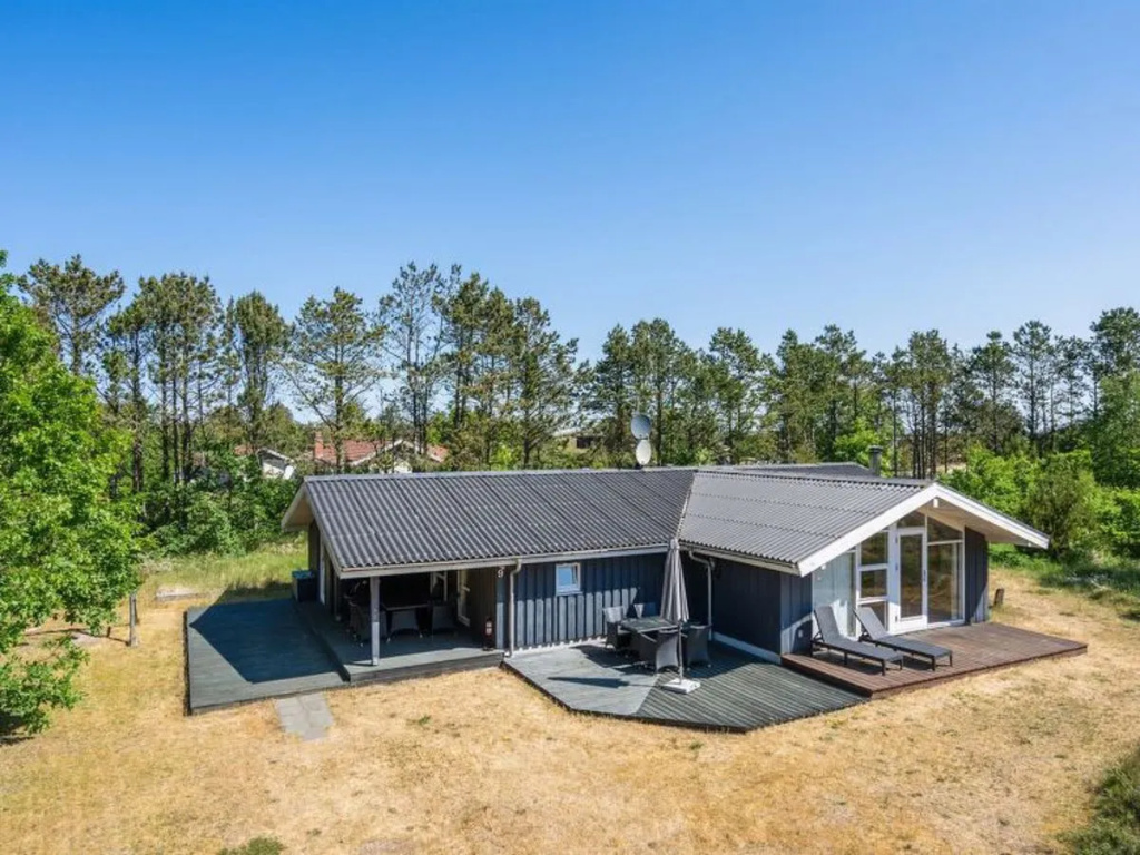 "Ajten" - 150m from the sea in NE Jutland