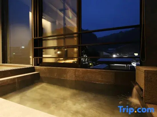 Standard Double room with river view (twin beds)