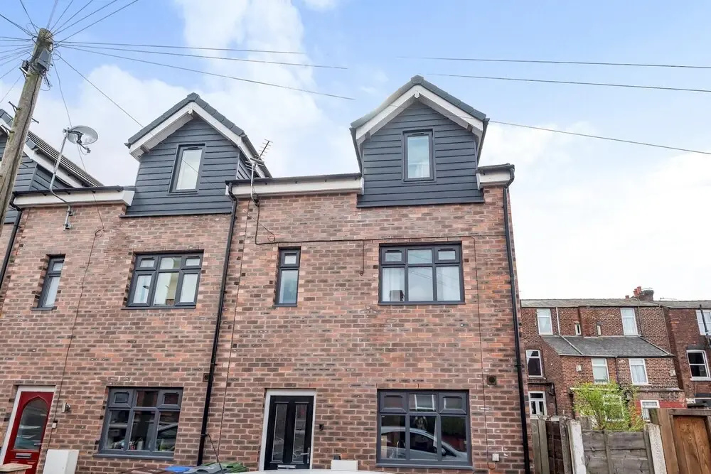 Entire Home - Cosy 3 Bedroom House Close to Levenshulme Station 13 Mins to Manchester City Centre