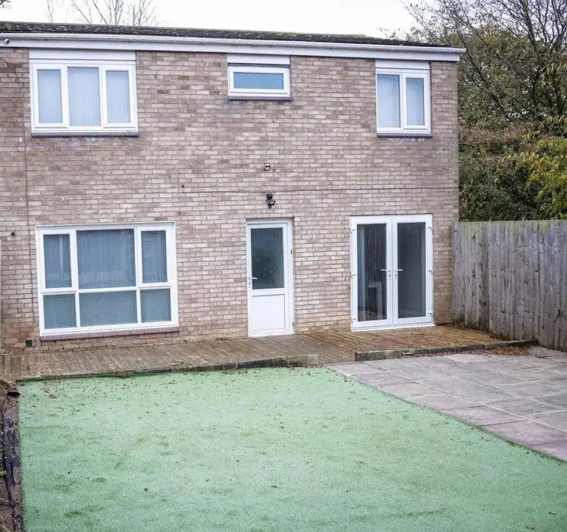 Stunning 4-bed House in Telford West Midlands