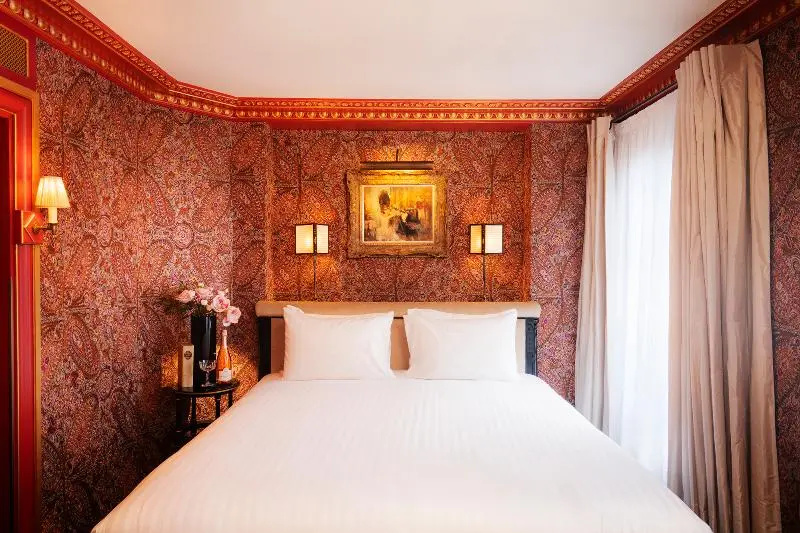 Deluxe Double room (full double bed)