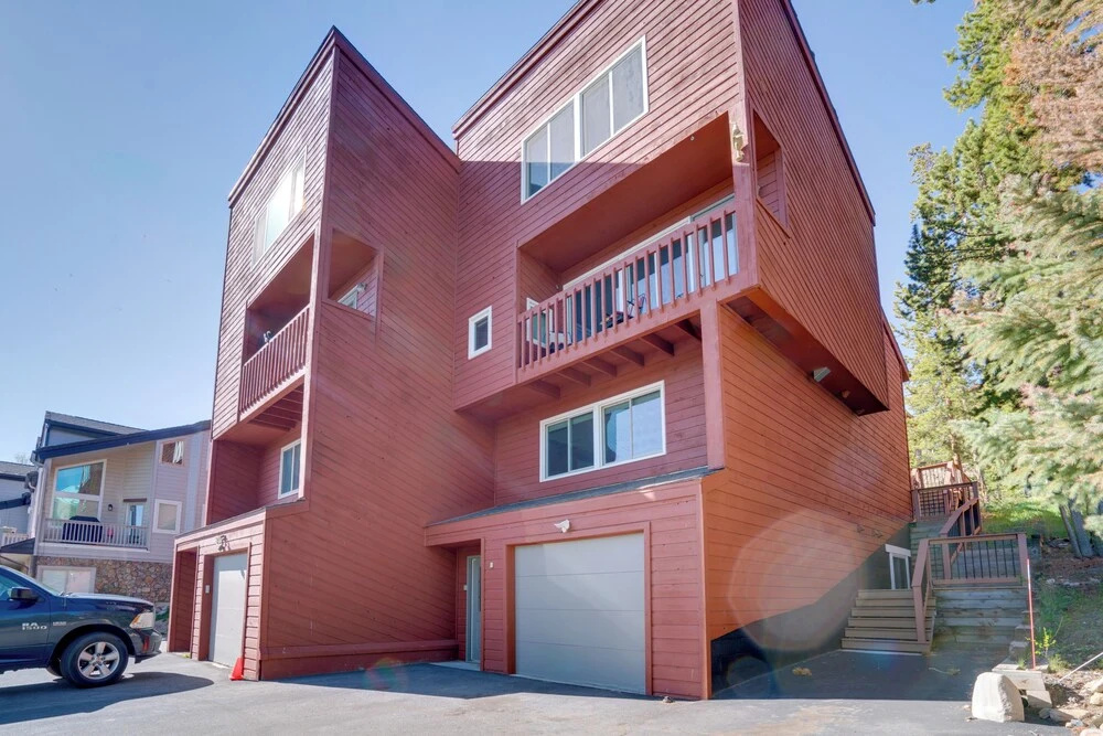 3BR + Loft Family Townhouse w/ Epic Mountain Views