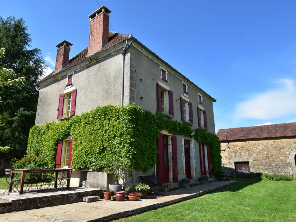 Charming Private Holiday Home With Private Tennis Court and Pool Near Cazals