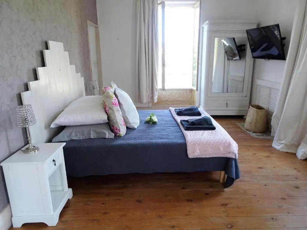 Apartments at Les Trois Jardins - Free Parking and access to gardens - Private balcony