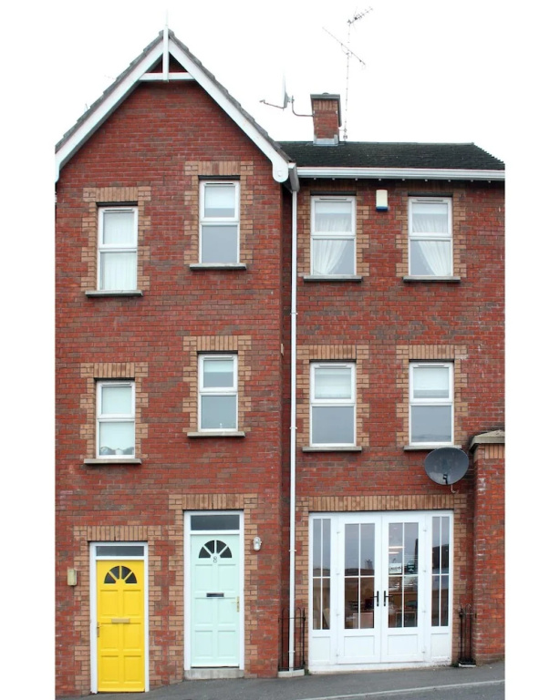 3 Bedrooms Single Cottage full double bed