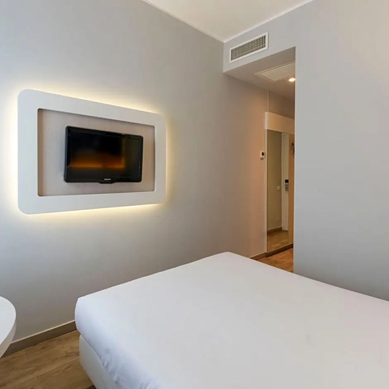 Classic Double room (full double bed)
