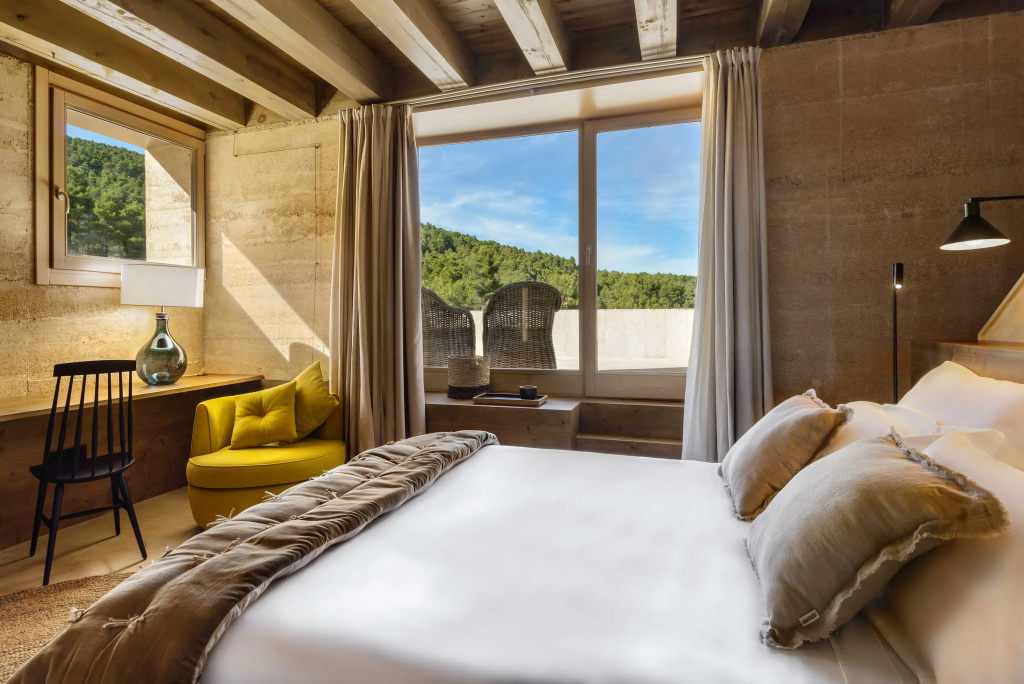 Superior Double room (full double bed)