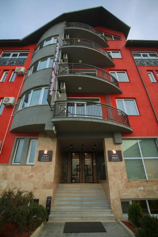 Hotel West