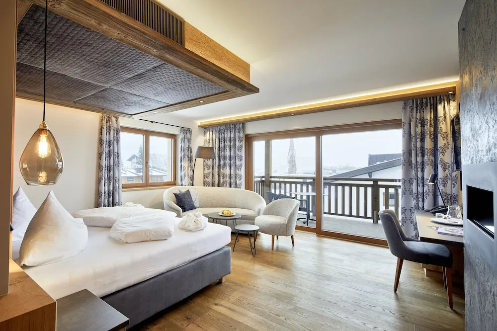 2 Bedrooms Family Suite with mountain view