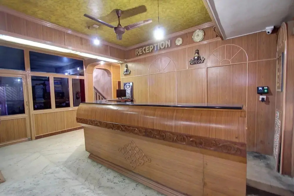Hotel Viknesh by OYO Rooms