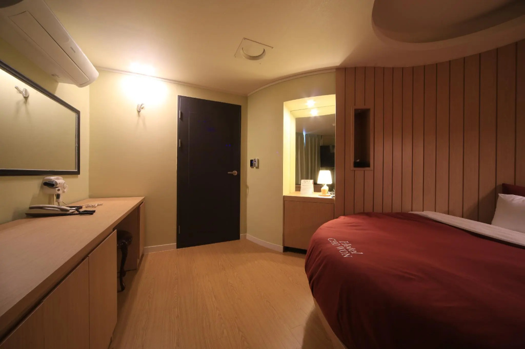 Standard Double room (full double bed)