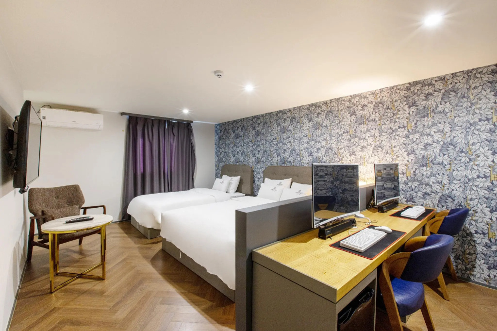 Deluxe Suite