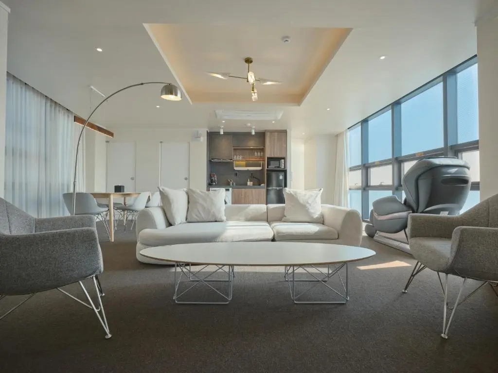 Deluxe Family Suite