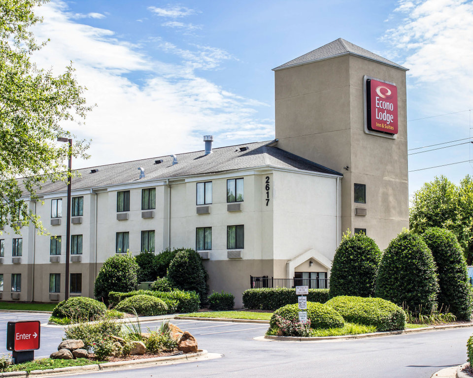 Quality Inn & Suites Raleigh North image