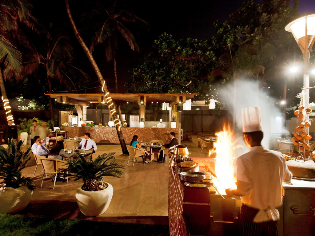 Novotel Mumbai Juhu Beach Hotel - фото 26