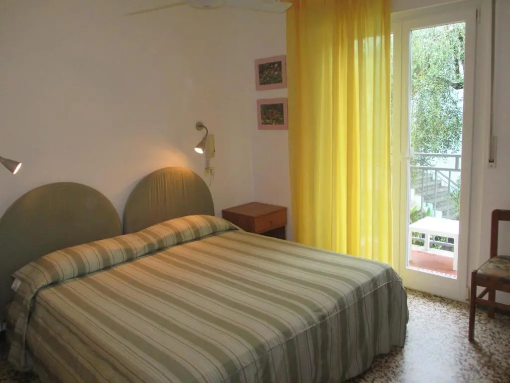 Standard Double room with garden view (full double bed)