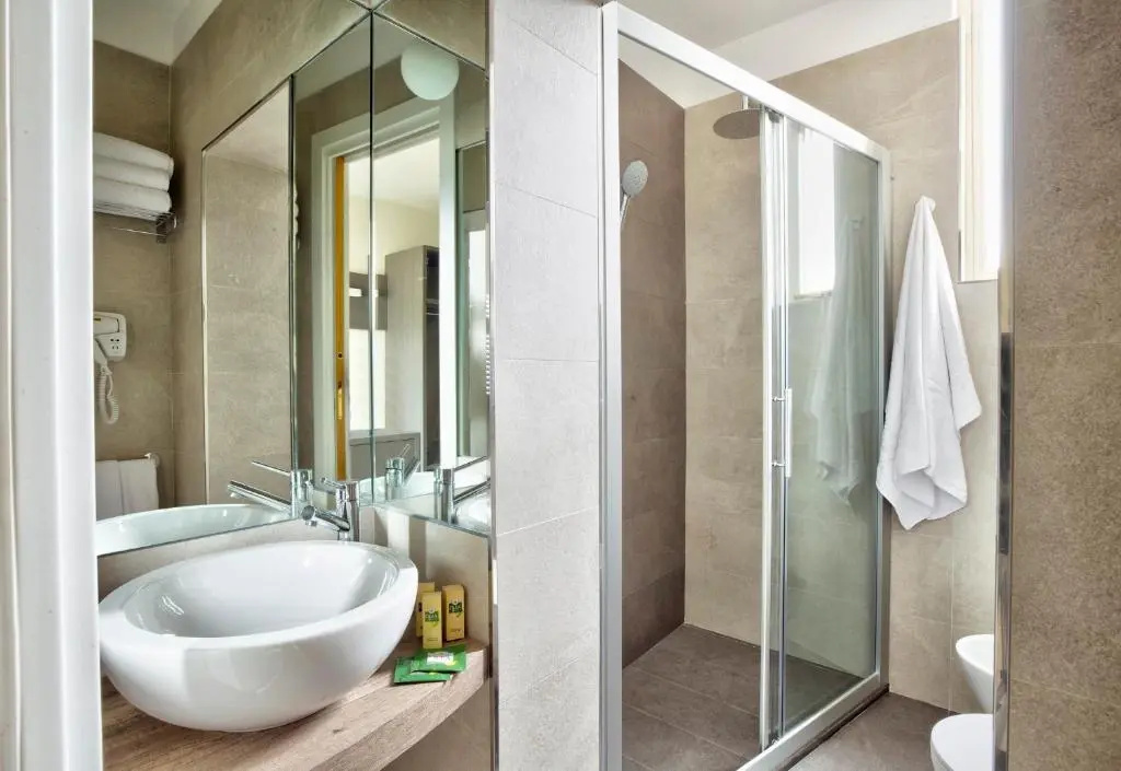 Standard Triple room with balcony