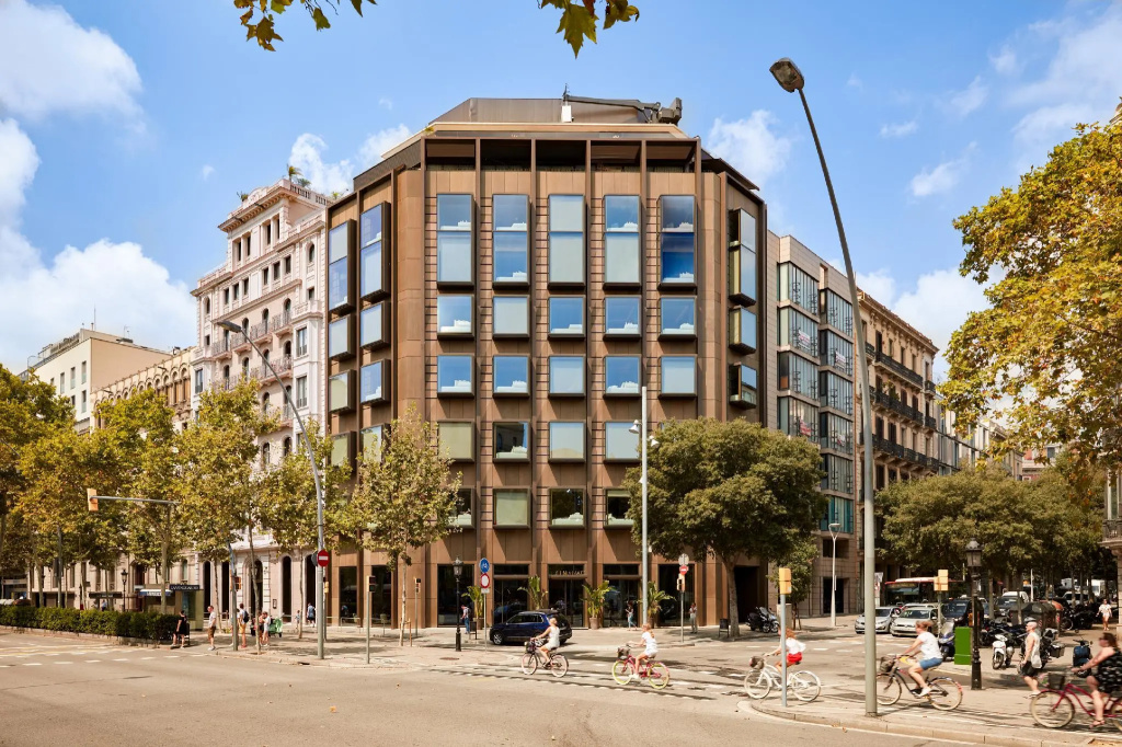 Almanac Barcelona - Tap to explore photos