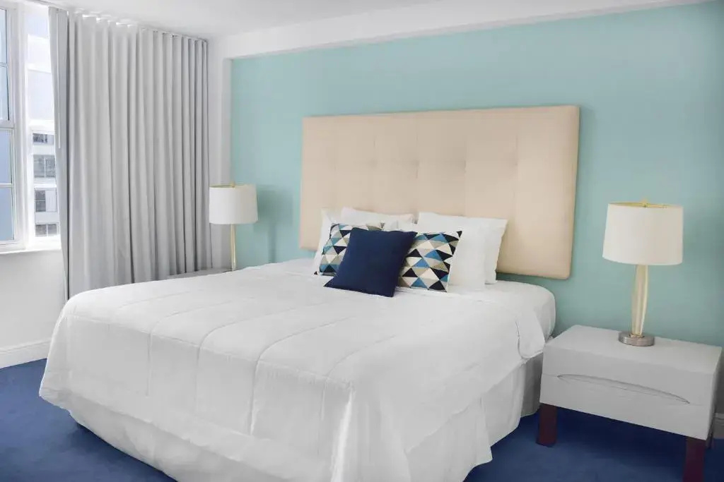 3 Bedrooms Premier Suite with bay view