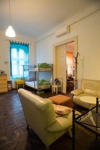 Fluxus Hostel by null