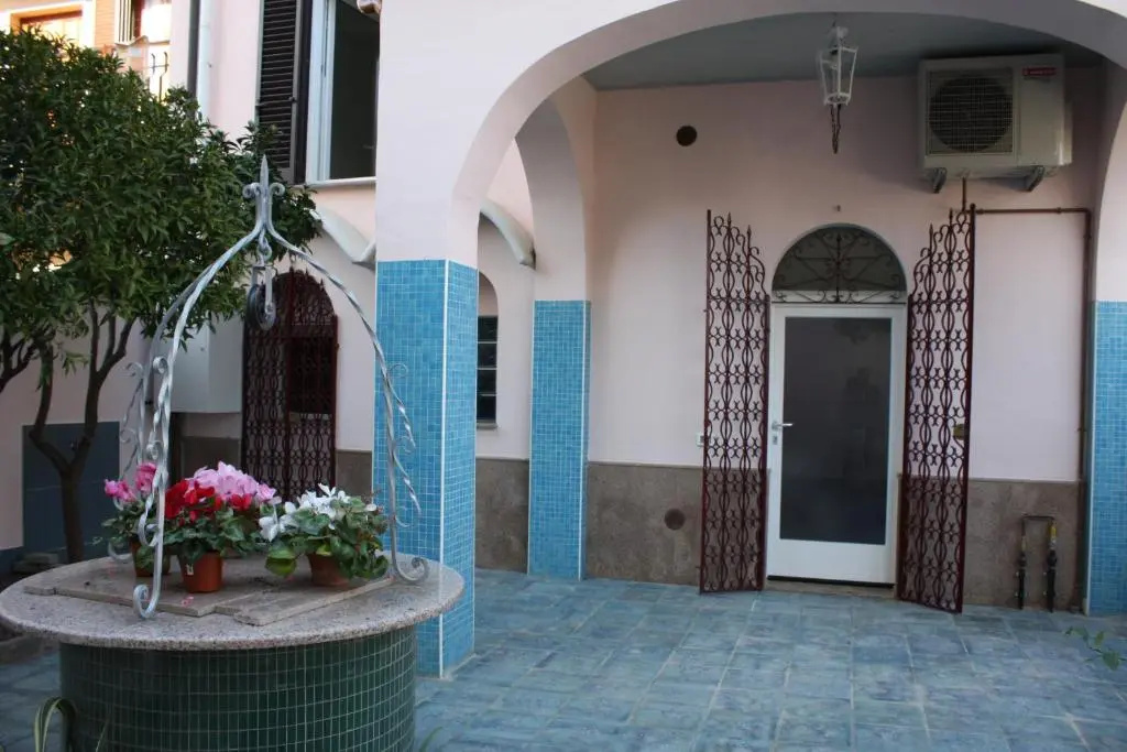 Standard Double room with balcony (full double bed)
