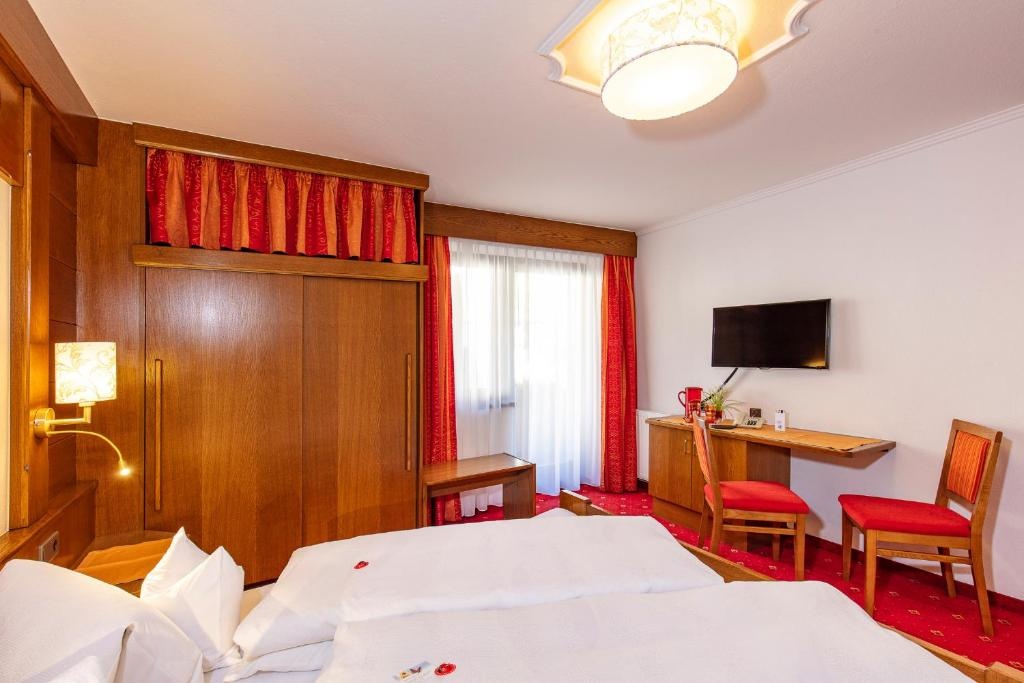 Standard Double room with balcony (full double bed)