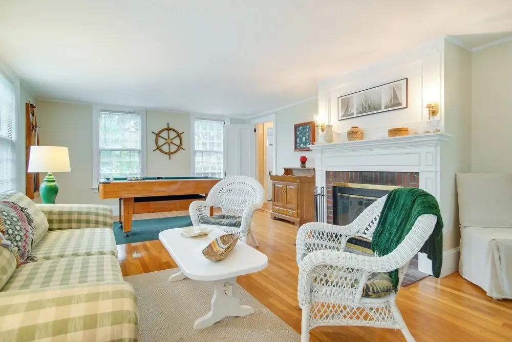1 Mi to Marina: Hyannis Home w/ Furnished Deck — фото 4