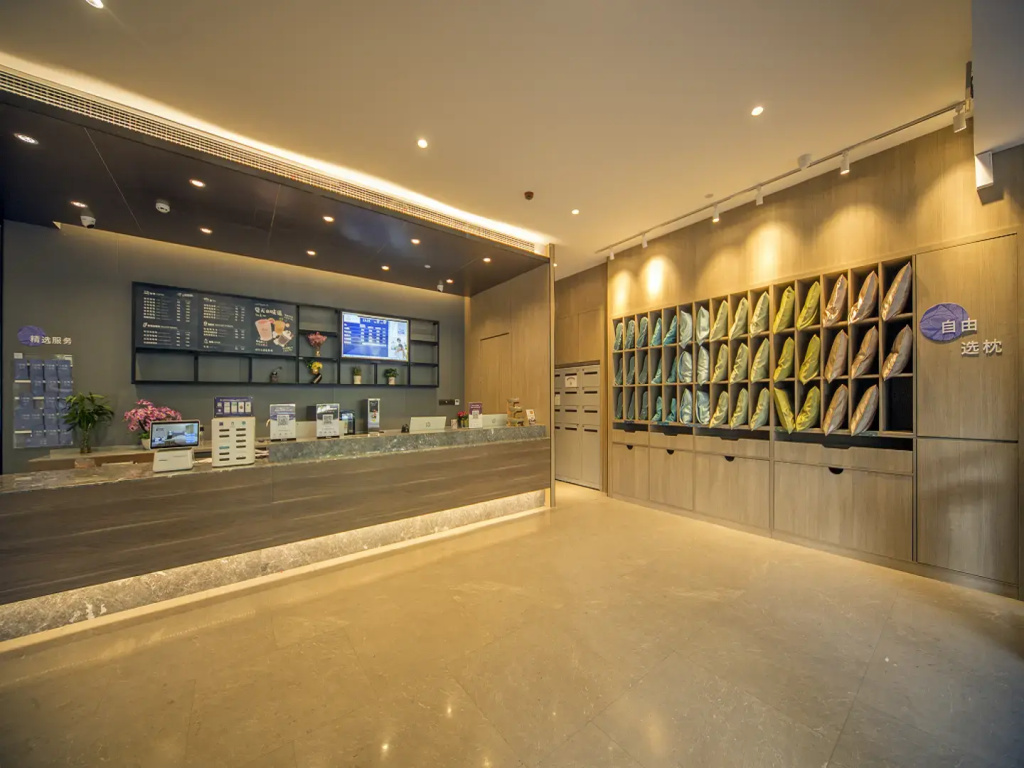 Lobby & Reception