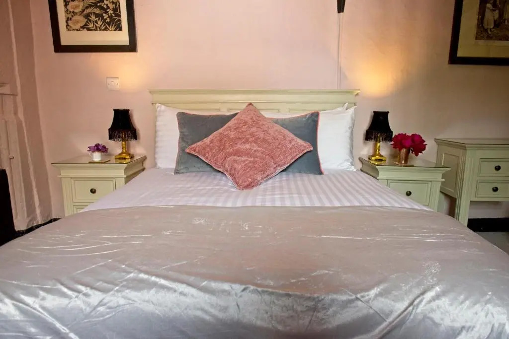 Double Suite full double bed