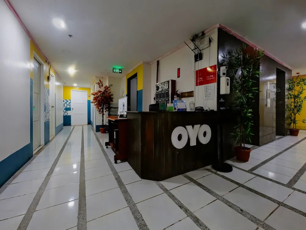 Crowne One Condo by Oyo Rooms