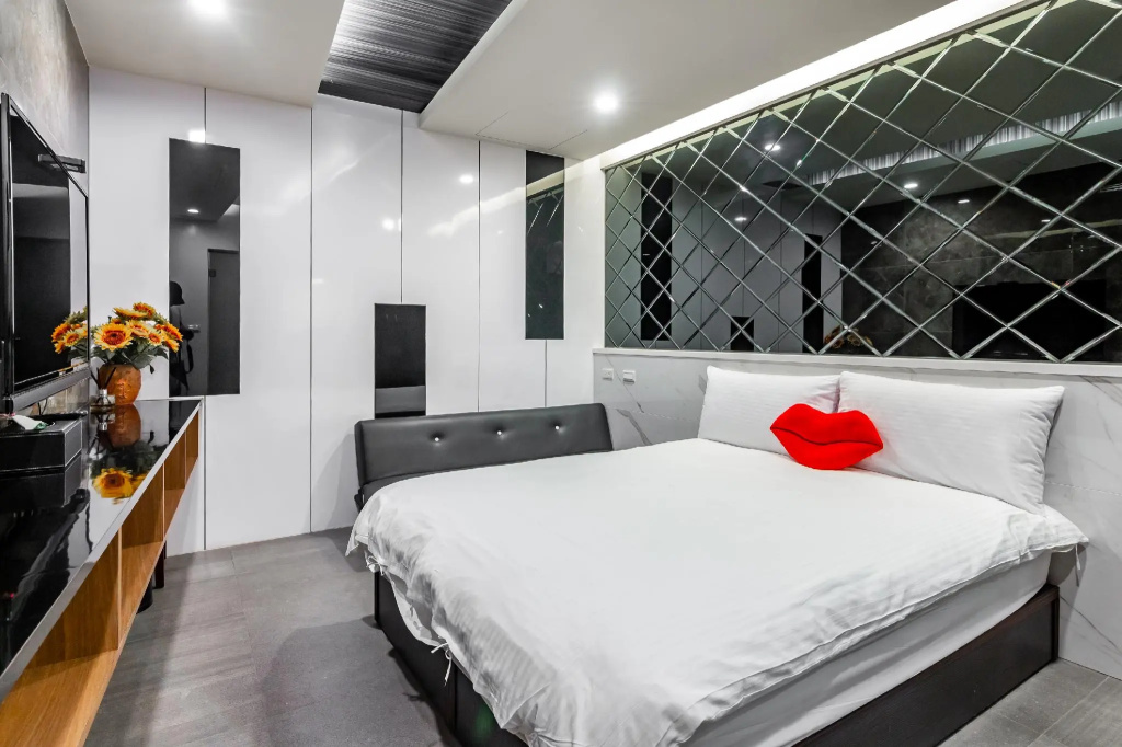 Superior Double room (full double bed)