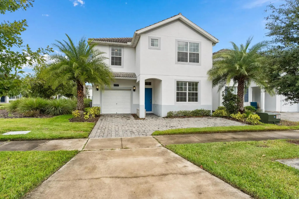 Storey Lake -6 Bedrooms Luxury home w-pool & spa