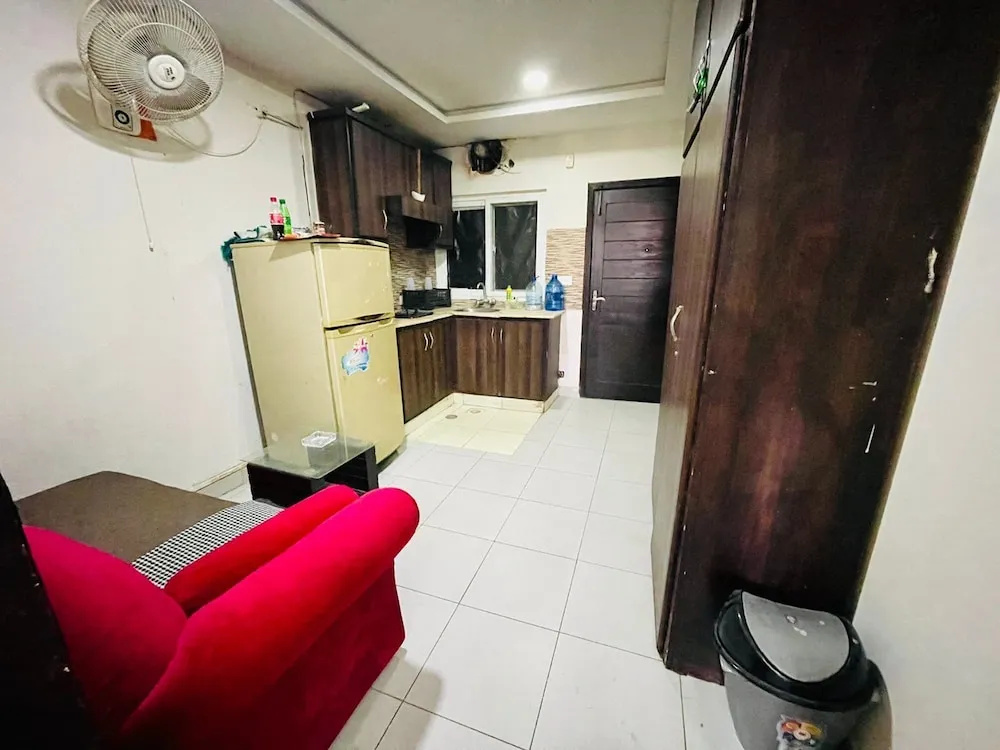 Crown Apartment E11