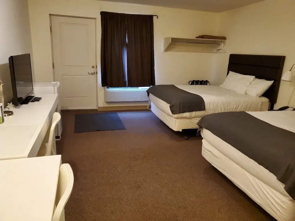 Double Suite (full double bed)