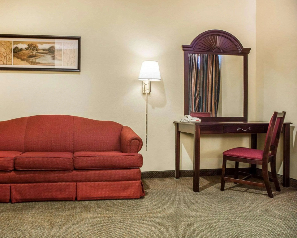 Econo Lodge & Suites - фото 4