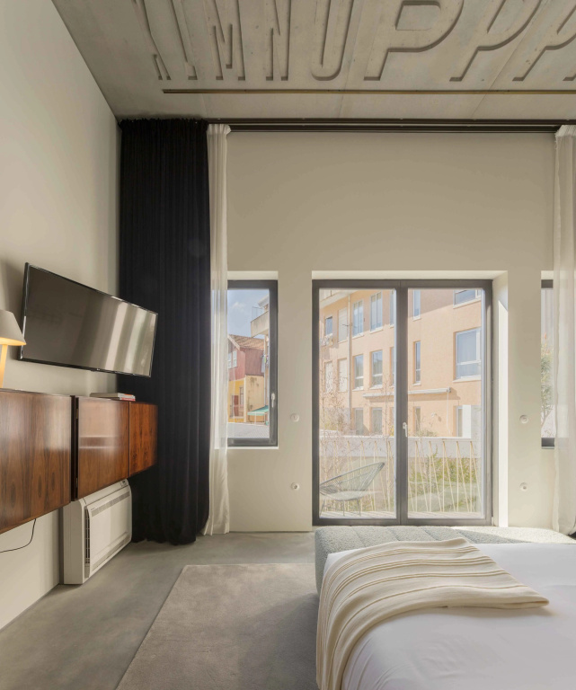 Suite with balcony