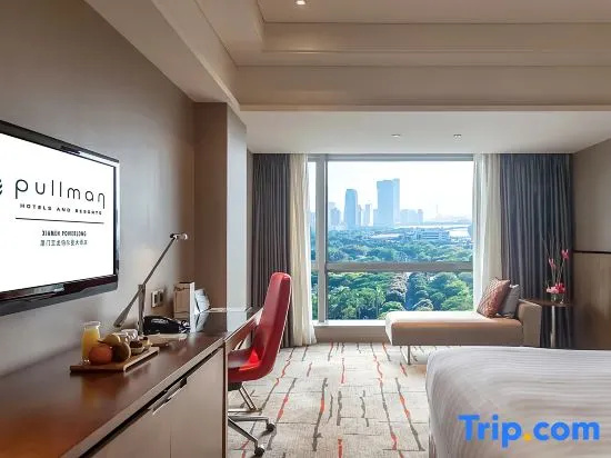 Executive Double room with lake view (full double bed)