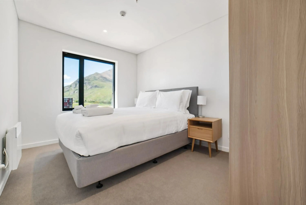 Toru Top Floor Apartment - Brand New & Convenient