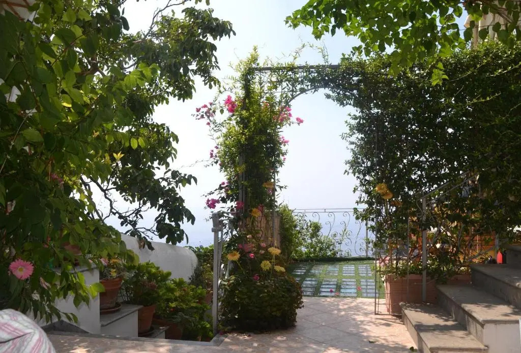 4 Bedrooms Apartment with sea view
