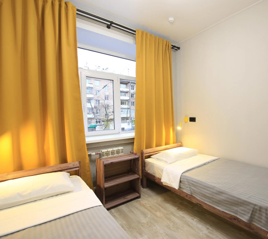 Кровать в общем номере в Арт Хаус