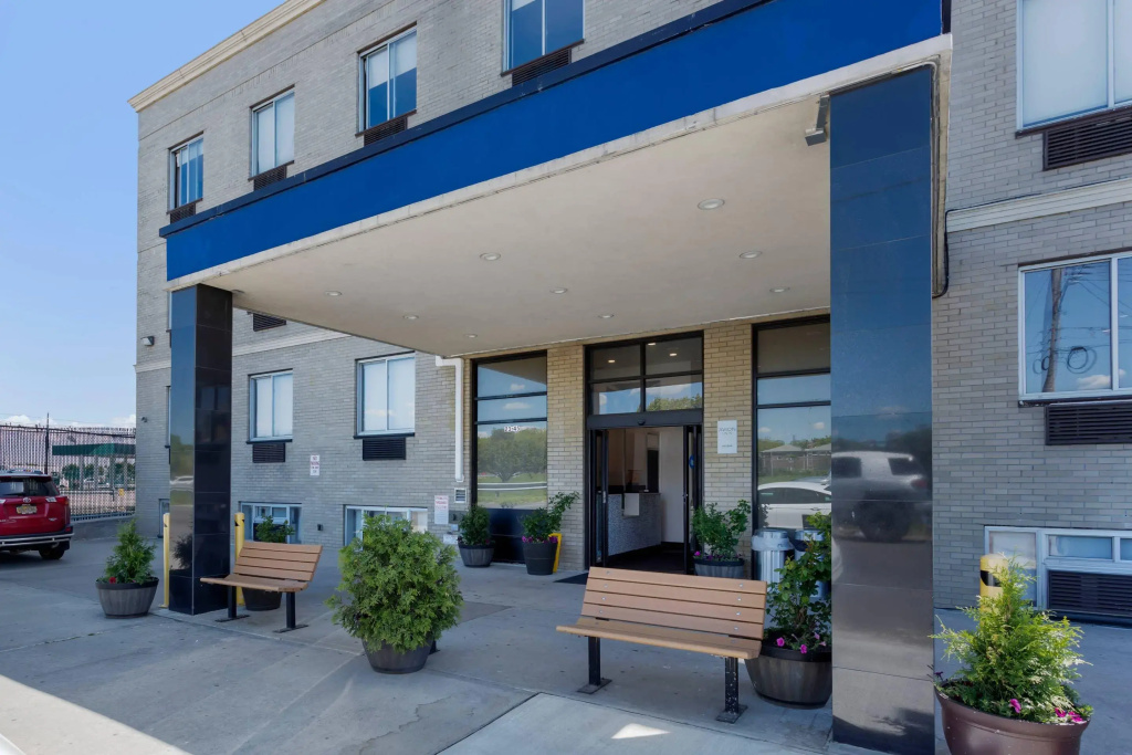 Avion Inn Near LGA Airport, an Ascend Collection Hotel — фото