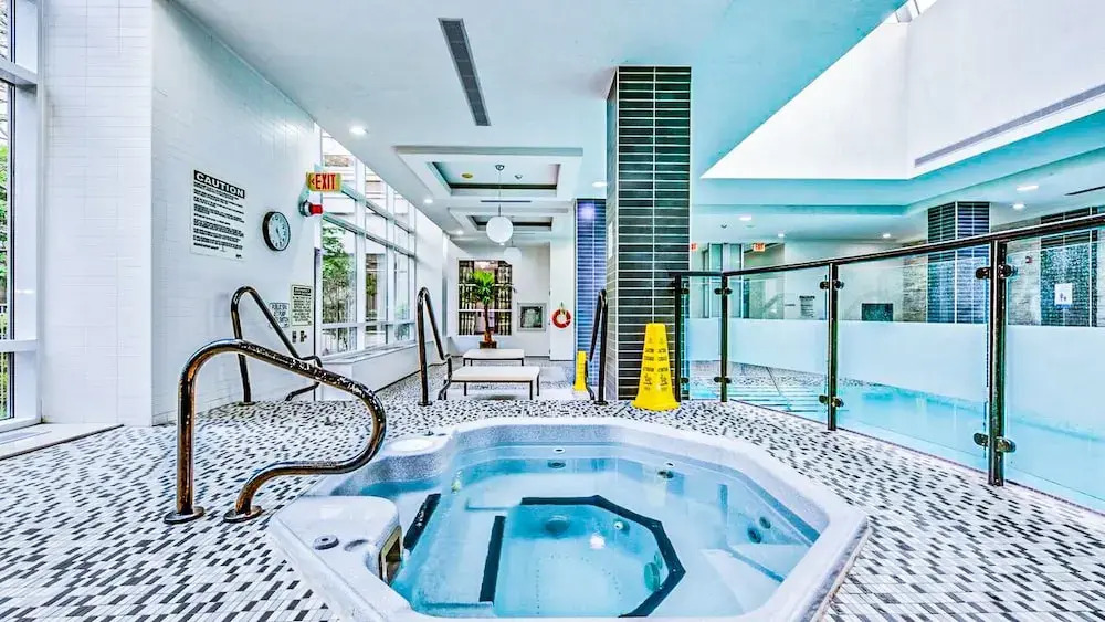 Lake View Luxury Condo by Elite Suites - фото 16