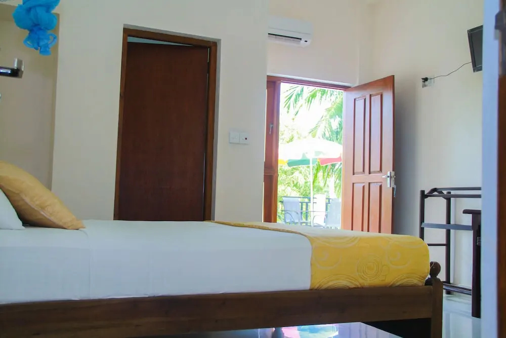 Araliya Blue Beach View Hotel - Chambres
