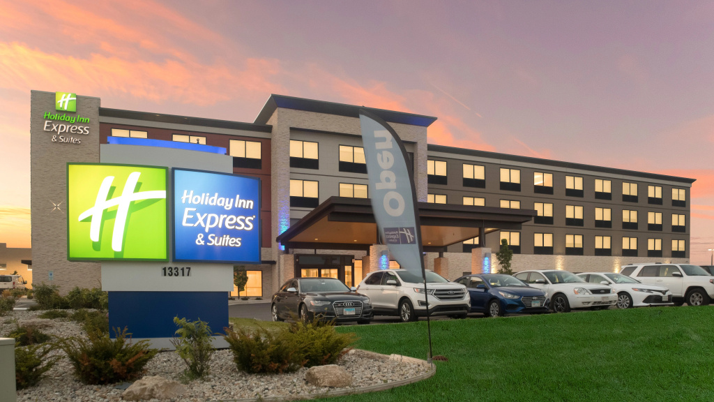 Holiday Inn Express & Suites Racine by IHG