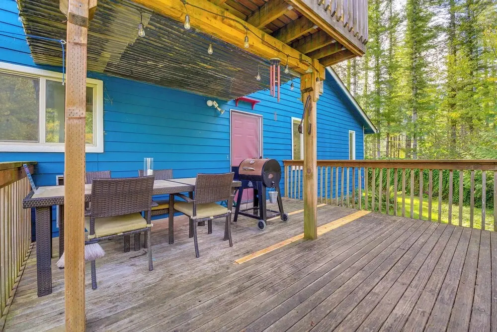 Fire Pit + Mountain Views: Outdoorsy PNW Escape