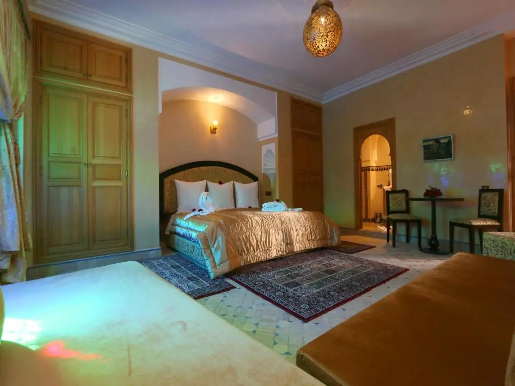 Deluxe Double Suite (full double bed)