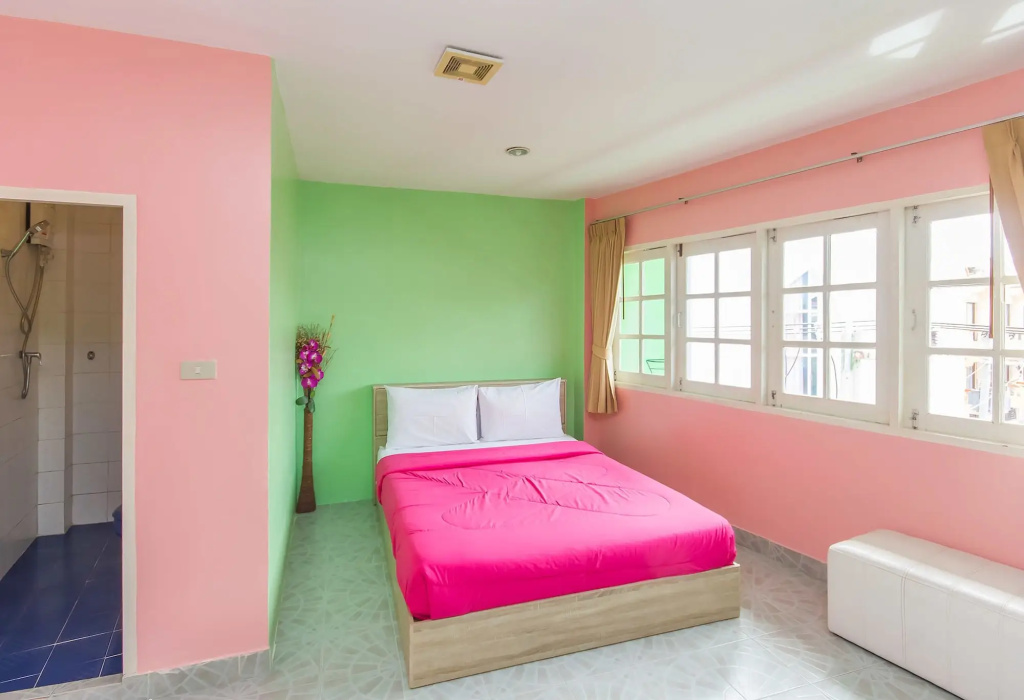 Aree 's House — 5