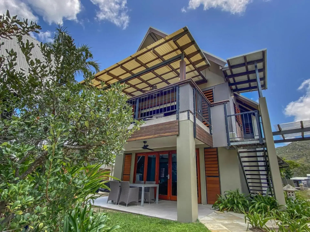 Pure Magnetic Villa 10